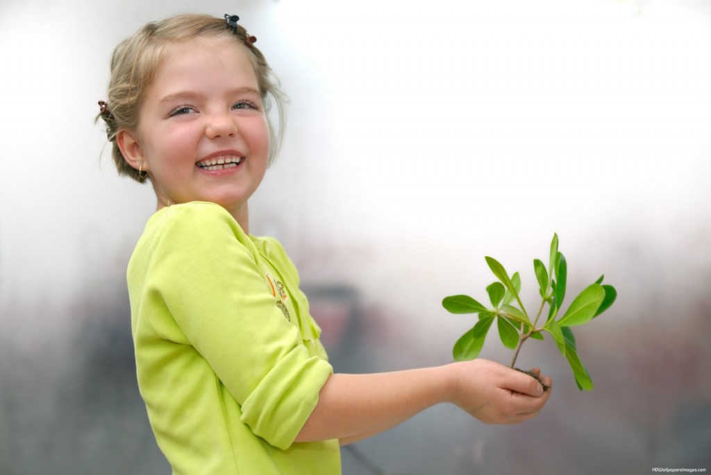 Baby-Girl-Grow-Plants