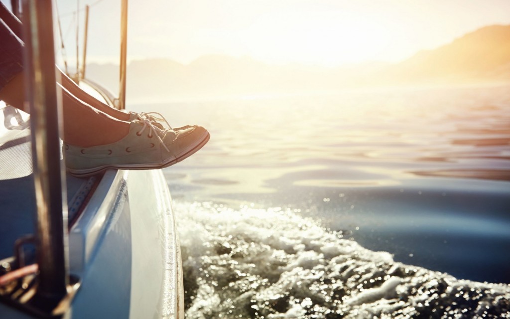 girl-boat-legs-shoes-sea-waves-sunshine-hd-wallpaper