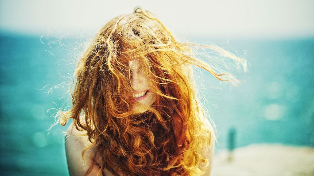 mood-girl-red-hair-laugh-smile-positive-sea-photo
